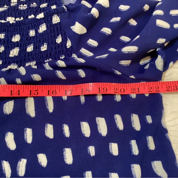 ava & grace 3/4 Bell Sleeve Flowy Peasant Top. On/off Shoulders - Picture 5 of 6